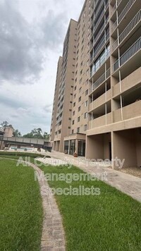 Building Photo - 1825 St Julian Pl