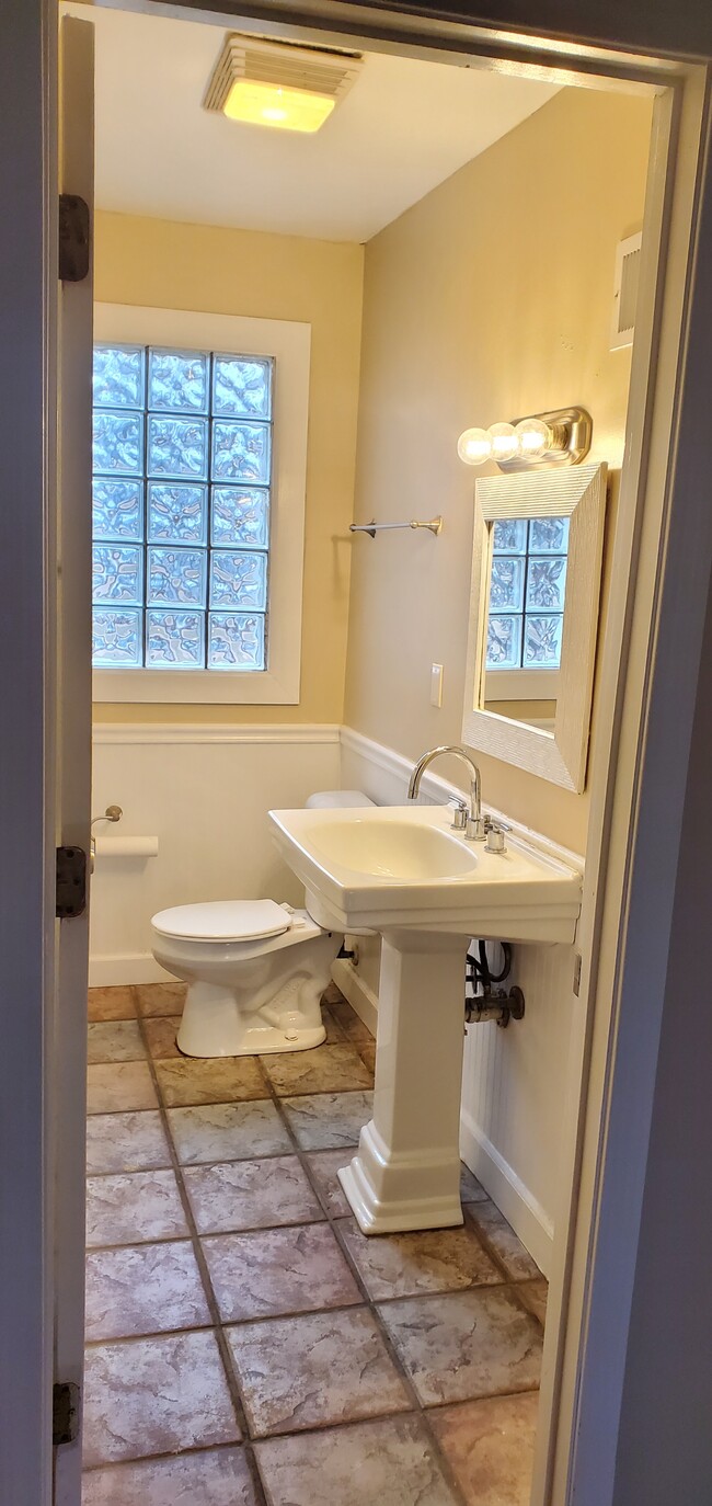 Building Photo - 545 Ford Dr