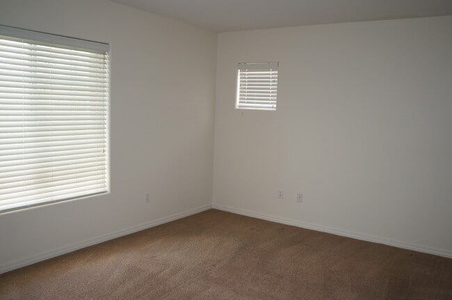Building Photo - BEAUTIFUL SOUTH LAS VEGAS HOME IN A QUIET ...