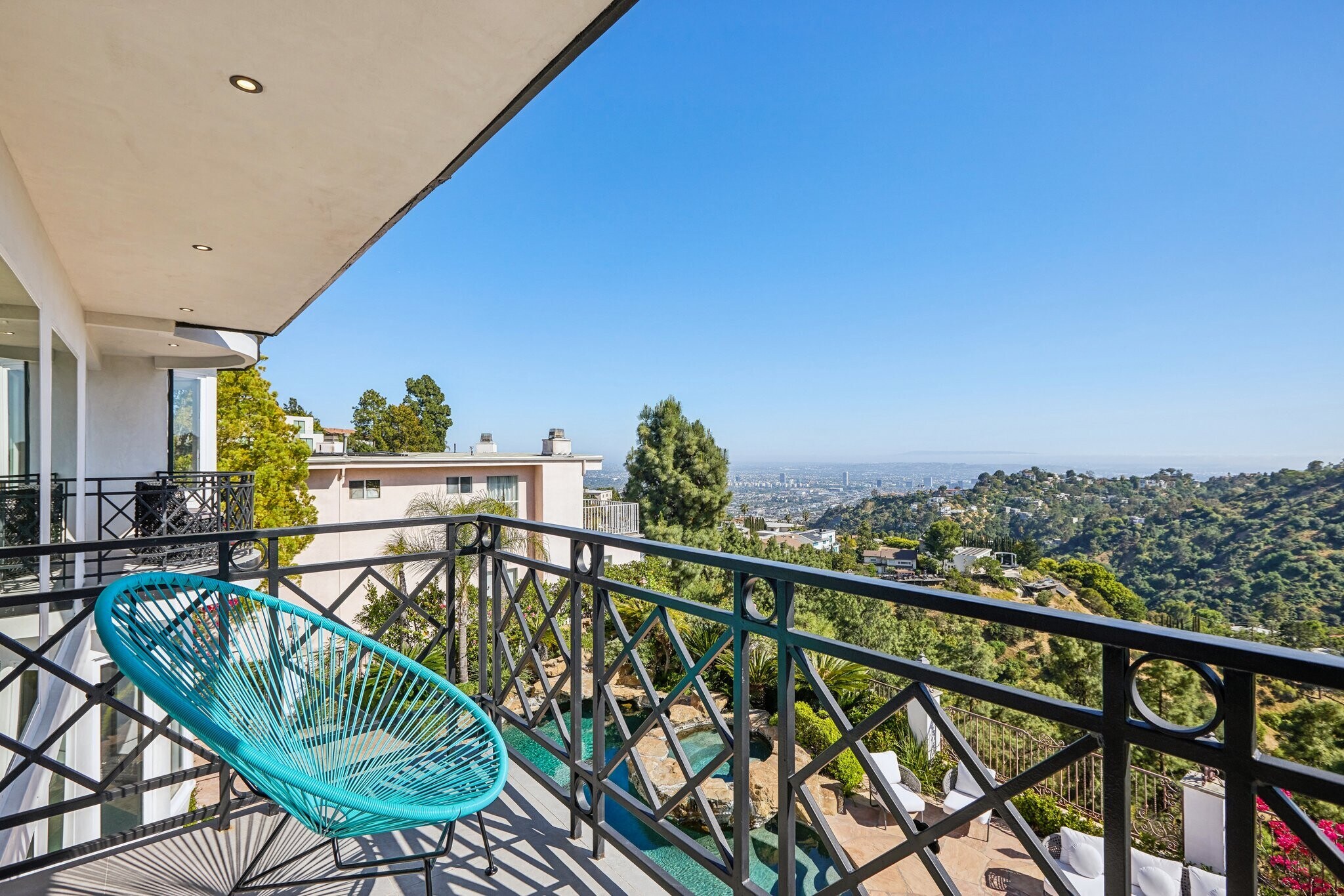 Building Photo - 2411 Mount Olympus Dr