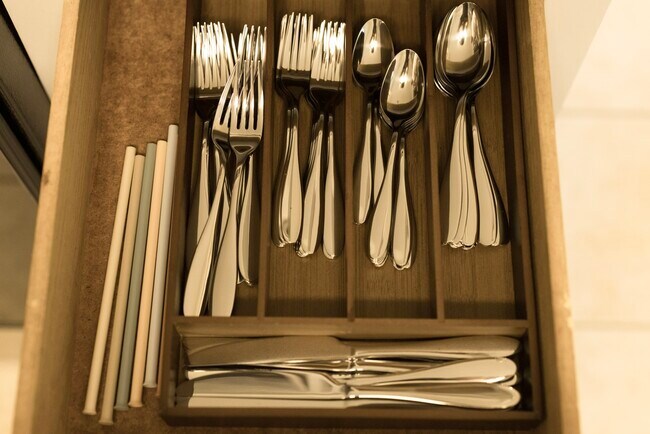 Building Photo - 29 Pinewood Forest Ct