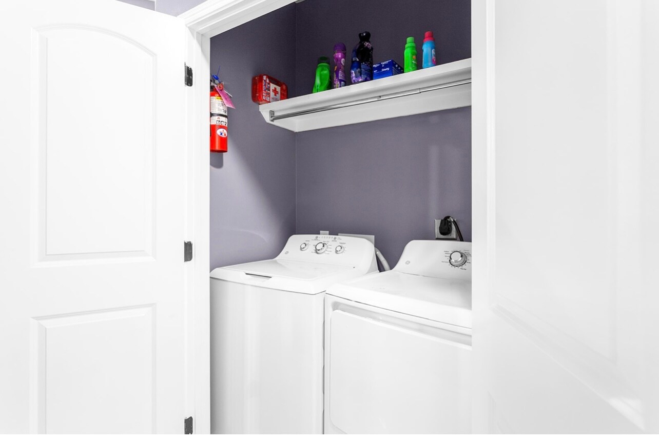 Washer & Dryer - 2616 Larkspur Ave