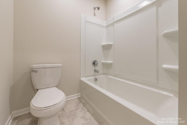 Building Photo - 2801 Willow Ct