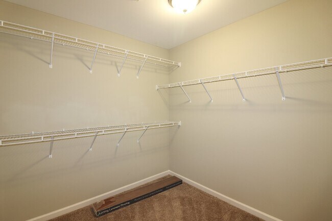 Building Photo - Spacious 4-Bedroom Home with Fireplace in Fayetteville, NC - A Must-See Rental Property!