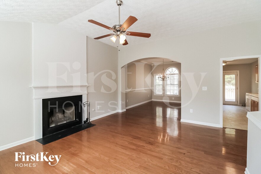 Building Photo - 1627 Eagle Dr