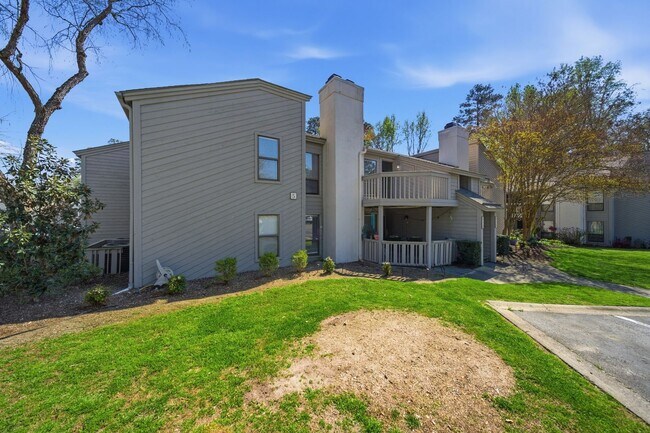 Building Photo - 2 Bedroom Condo in Deerwood Knoll