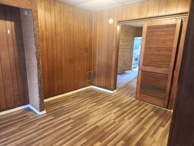 Building Photo - 202 5th Ave