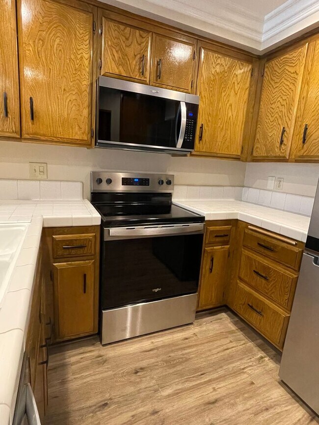 Building Photo - Beautiful Condo in Private Community