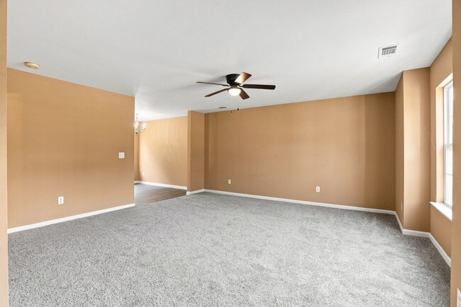 Building Photo - 926 Oakshire Cir