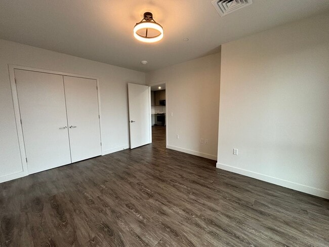 Building Photo - Modern, Light-Filled 2 Bed at One25 – Unit...
