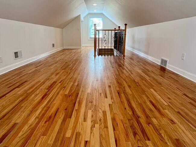 Upstairs bedroom - 5545 13th Ave S