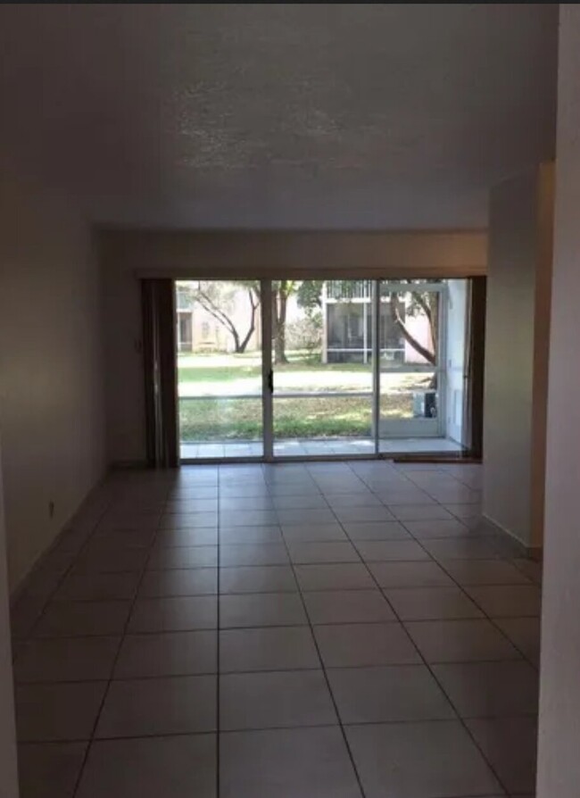 Building Photo - 14004 SW 93rd Ln