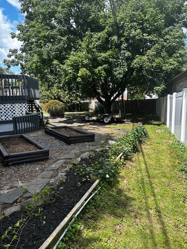 Building Photo - Welcome to 209 Amherst! Charming single-fa...