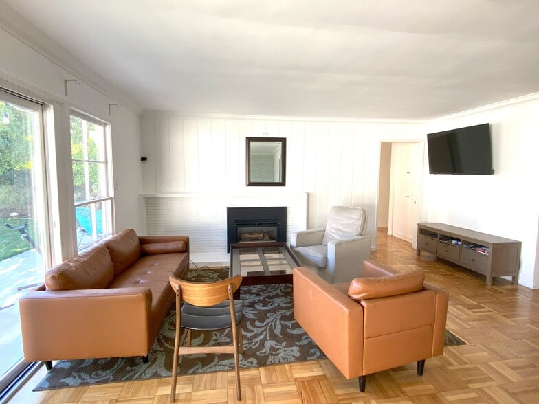 living room - 2906 Overland Ave