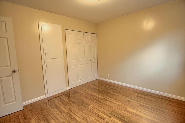 Building Photo - Stunning Condo Unit In Prime Location!