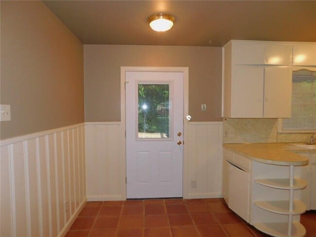 Building Photo - 1400 Berkshire Dr