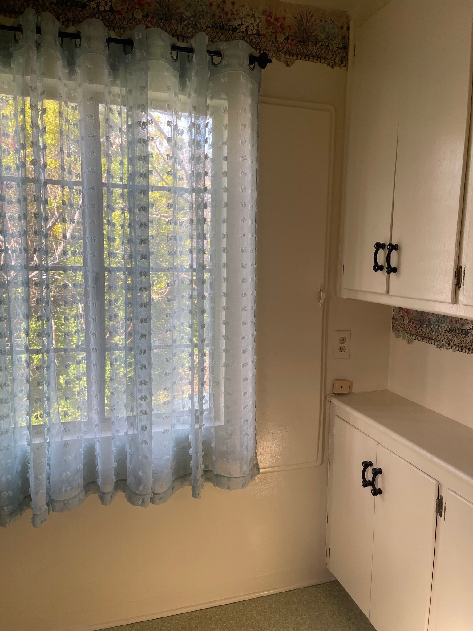 Building Photo - 1431 1/2 N Allen Ave