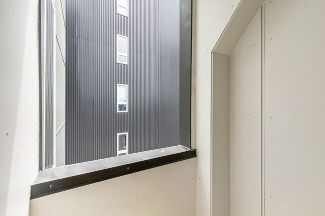 Building Photo - Signal House