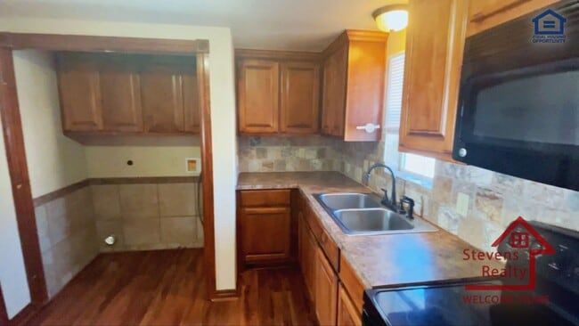 Building Photo - 1602 NW Lindy Ave