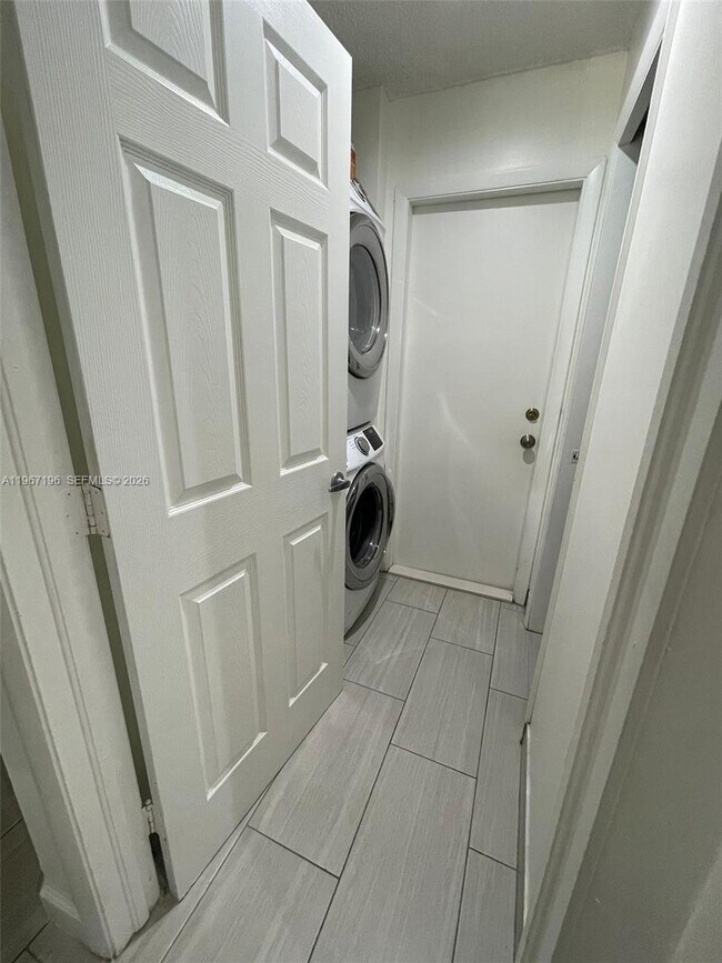 Building Photo - 755 Sand Creek Cir