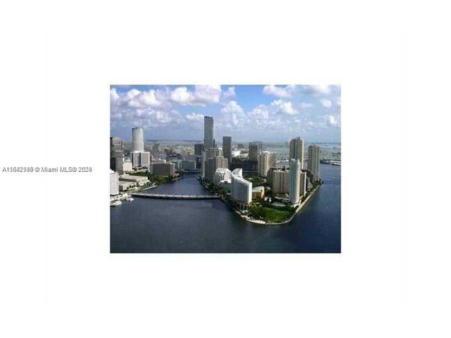 Building Photo - 540 Brickell Key Dr