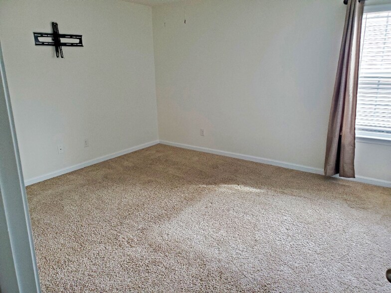 Building Photo - 814 Hillsdale Ave