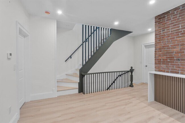 Building Photo - 32 Storms Ave