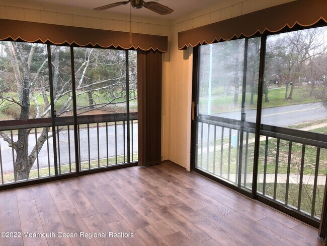 Building Photo - 128 Amberly Dr