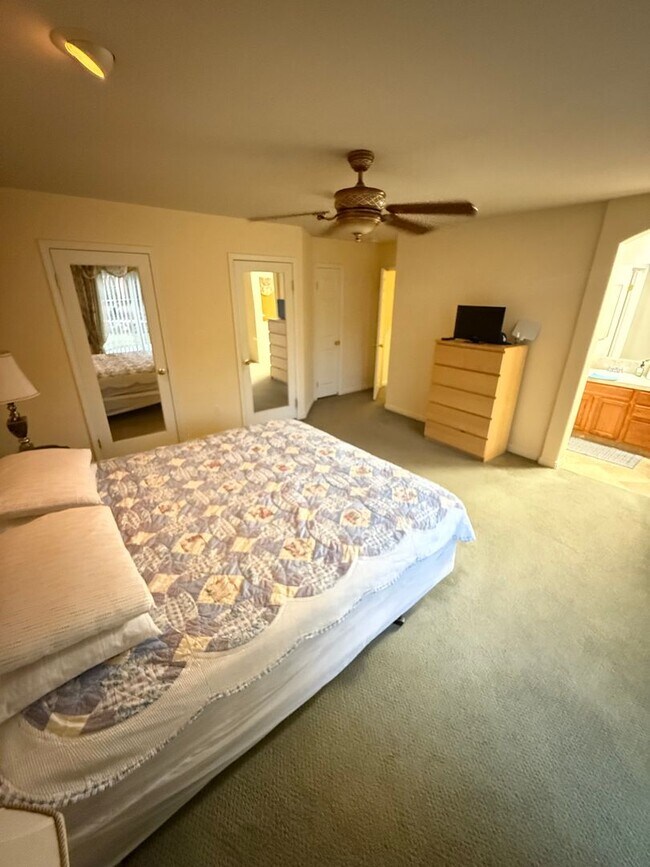 Building Photo - Beautifully Maintained 3-Bedroom Plus Offi...