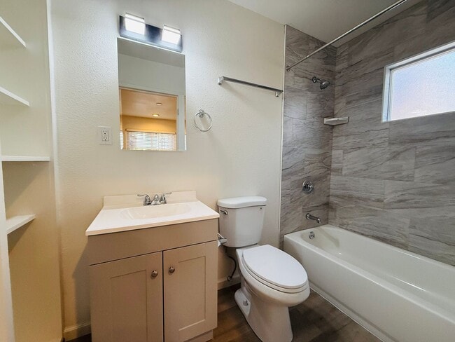 Building Photo - 950 Modesto Ave