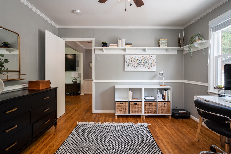 Building Photo - 582 Whispering Hills Dr