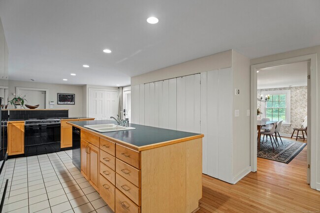Building Photo - 133 Blake Rd