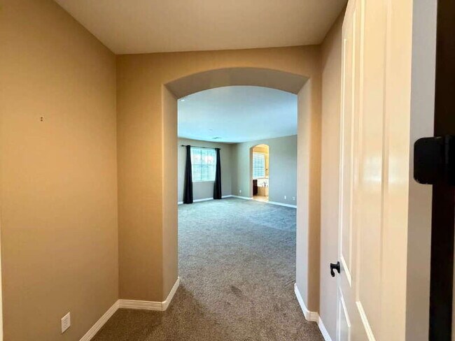 Building Photo - 6250 S Rochester Dr