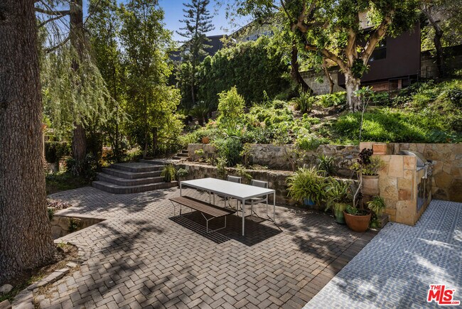 Building Photo - 631 Cross Ave