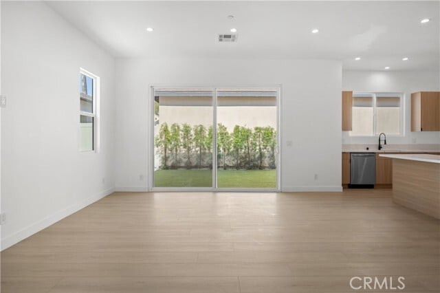 Building Photo - 6948 Amestoy Ave