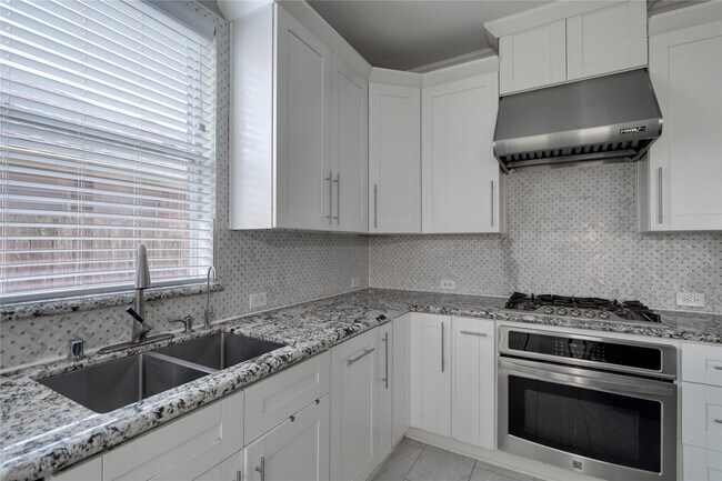 Building Photo - 13727 Cypresswood Crossing Blvd