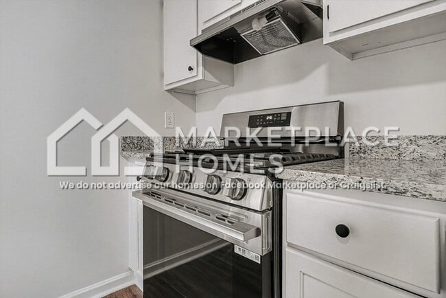 Building Photo - 5130 Lakeview Ct