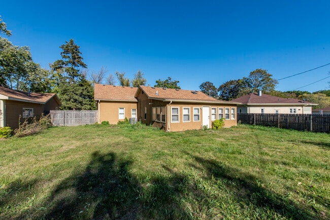 Building Photo - 1700 Gideon Ave