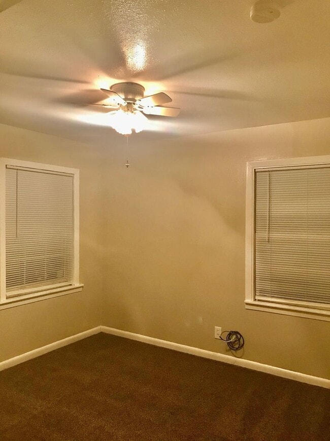 Building Photo - 2 Bedroom, 1 Bathroom Home in North Amarillo!