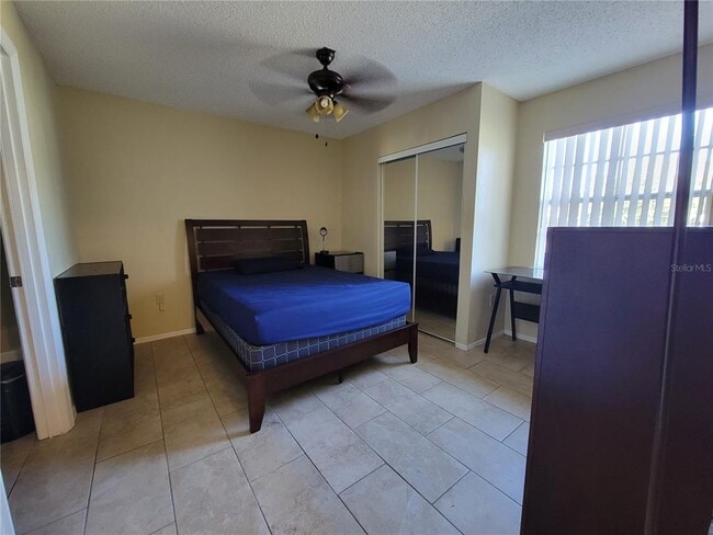 Building Photo - 3705 SW 27th St