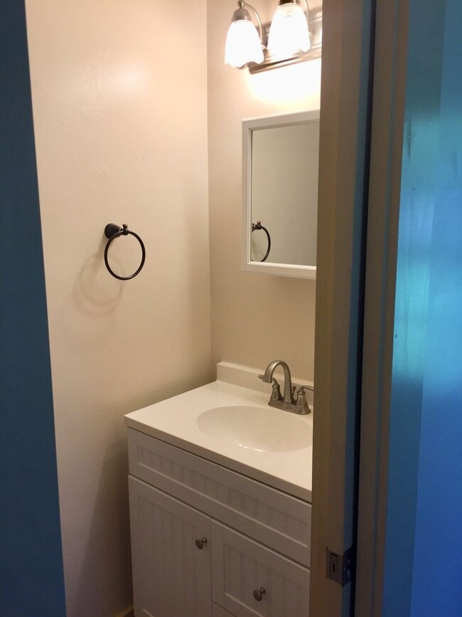 Building Photo - Remodeled Farm Home in Morristown 2 Bed + ...
