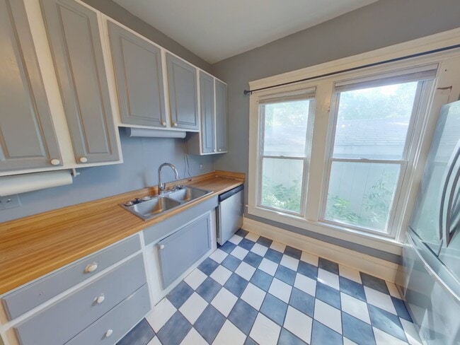 Building Photo - 1440 Fairmount St