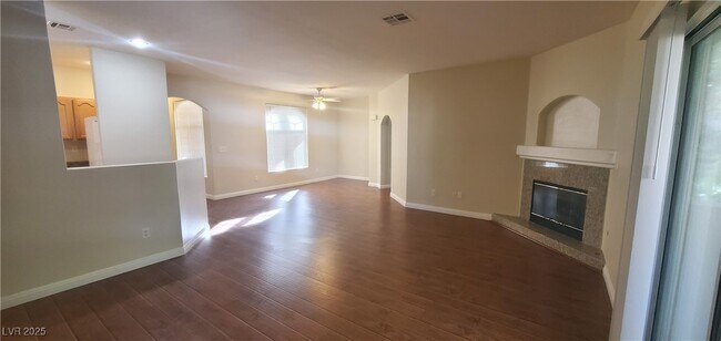 Building Photo - 2050 W Warm Springs Rd