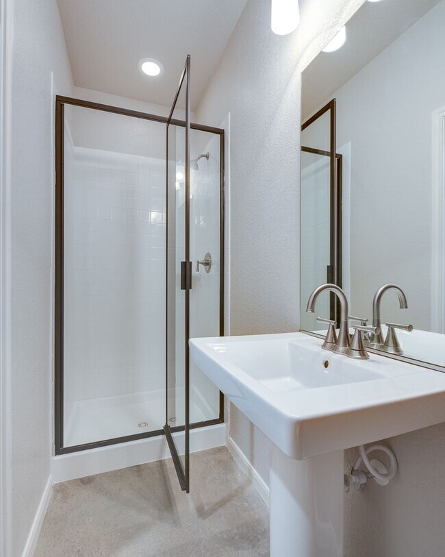 Building Photo - * MOVE IN SUMMER 7/21/2027 * 5 Bed 3 Bath,...