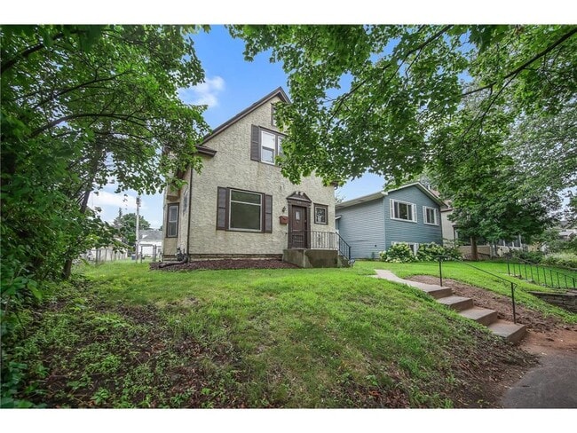 Building Photo - 804 Hawthorne Ave E