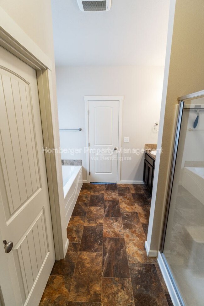 Building Photo - 8915 W Red St