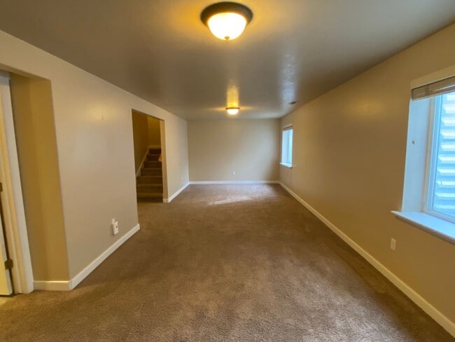 Building Photo - Half Price 1st Month! Beautiful 4 Bedroom 3.5 Bathroom Town Home In Logan