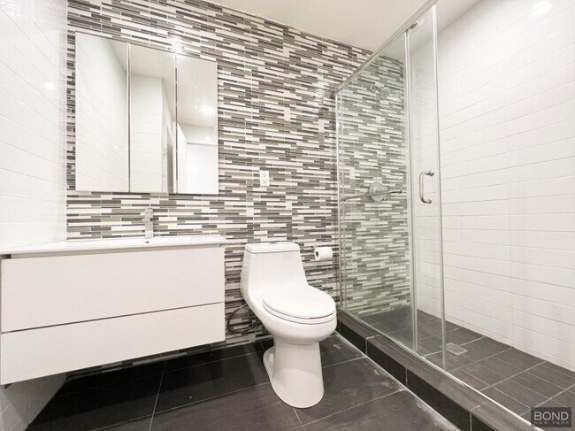 Building Photo - 1 bedroom in Queens NY 11101