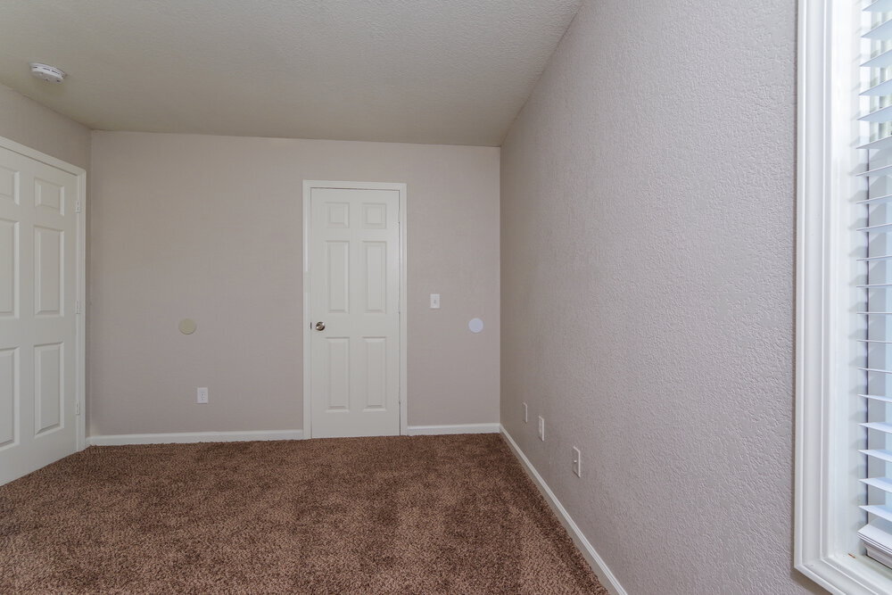 Building Photo - 304 E Pine Ridge Dr
