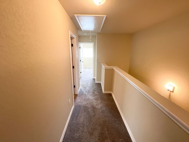 Building Photo - Luxury townhome by Retama Park!
